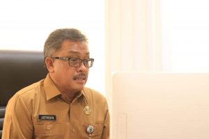 Sekretaris Daerah (Sekda) Kota Batam Jefridin Hamid menghadiri secara virtual Wisuda ke-XXI Politeknik Batam, Selasa (26/10/2021).