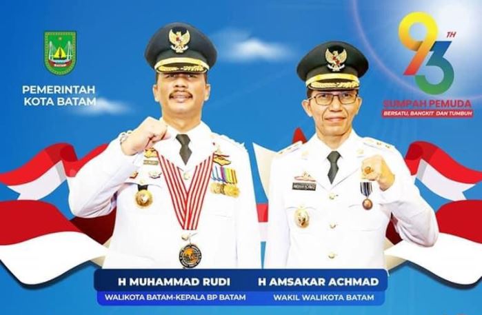 Wali Kota Batam memperingati Hari Sumpah Pemuda (HSP) ke-93 tingkat Kota Batam di Dataran Engku Putri, Kamis (28/10/2021).
