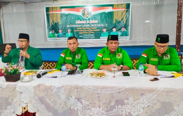 Abdul Haris (kiri) selaku Ketua DPW PPP Provinsi Kepri hadir dan mengikuti secara langsung proses Muscab V DPC PPP Natuna.