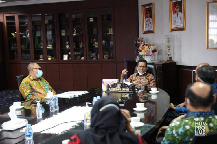 Gubernur Kepri Ansar Ahmad dalam pertemuan dengan Pejabat Kementerian Kesehatan RI