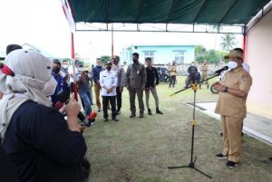Menteri Dalam Negeri (Mendagri), M. Tito Karnavian di Kantor Camat Pulau Laut, Kabupaten Natuna.