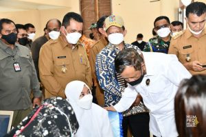 ernur Kepulauan Riau Ansar Ahmad menyambut kehadiran Menkopolhukam Mahfud MD serta Mendagri Tito Karnavian di Natuna.