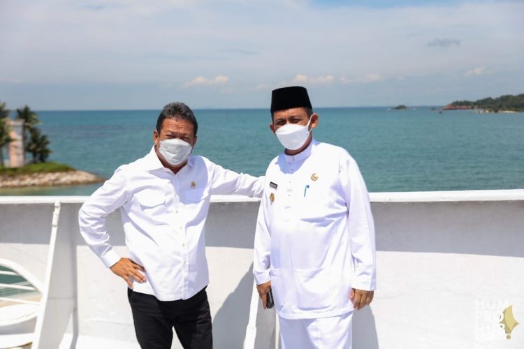 Menteri Kelautan dan Perikanan RI Wahyu Sakti Trenggono bersama Gubernur Kepri Ansar Ahmad.