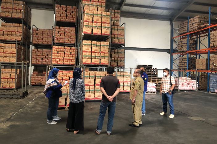 Tim Ekonomi Tanjungpinang mendatangi langsung sejumlah distributor untuk memastikan ada tidaknya penimbunan minyak goreng.