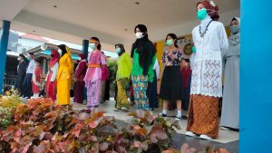 Bermacam-macam busana dikenakan siswa-siswi pada kegiatan peringatan Sumpah Pemuda. Kegiatan ini diisi berbagai lomba dan Gerakan Menanam 1.000 pohon./F_gokepri.com