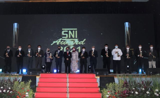 PT Adhya Tirta Batam, perusahaan air di Batam meraih peringkat emas di SNI Award 2021 yang digelar Badan Standardisasi Nasional (BSN).