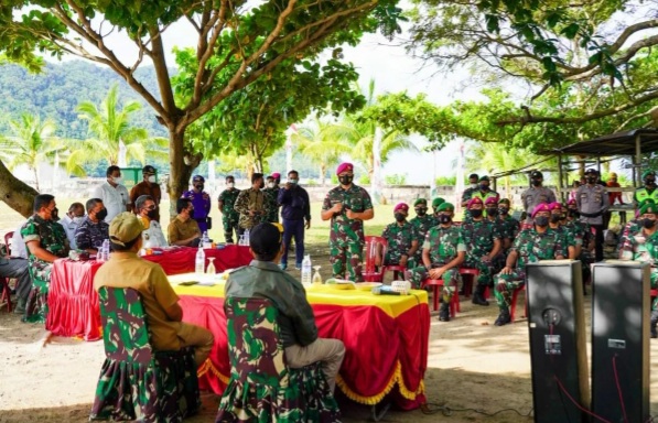 Menko Polhukam Mahfud MD menggelar beberapa pertemuan di markas Satuan Tugas Pengamanan Pulau Terluar (Satgas Pamputer) XXIII, Pulau Sekatung, Rabu 24 November 2021.