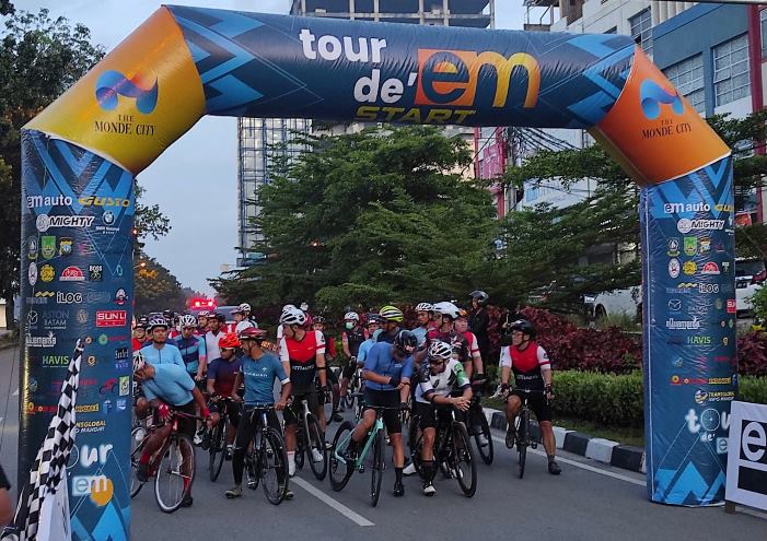Tour De Em Nongsa Roll and Race