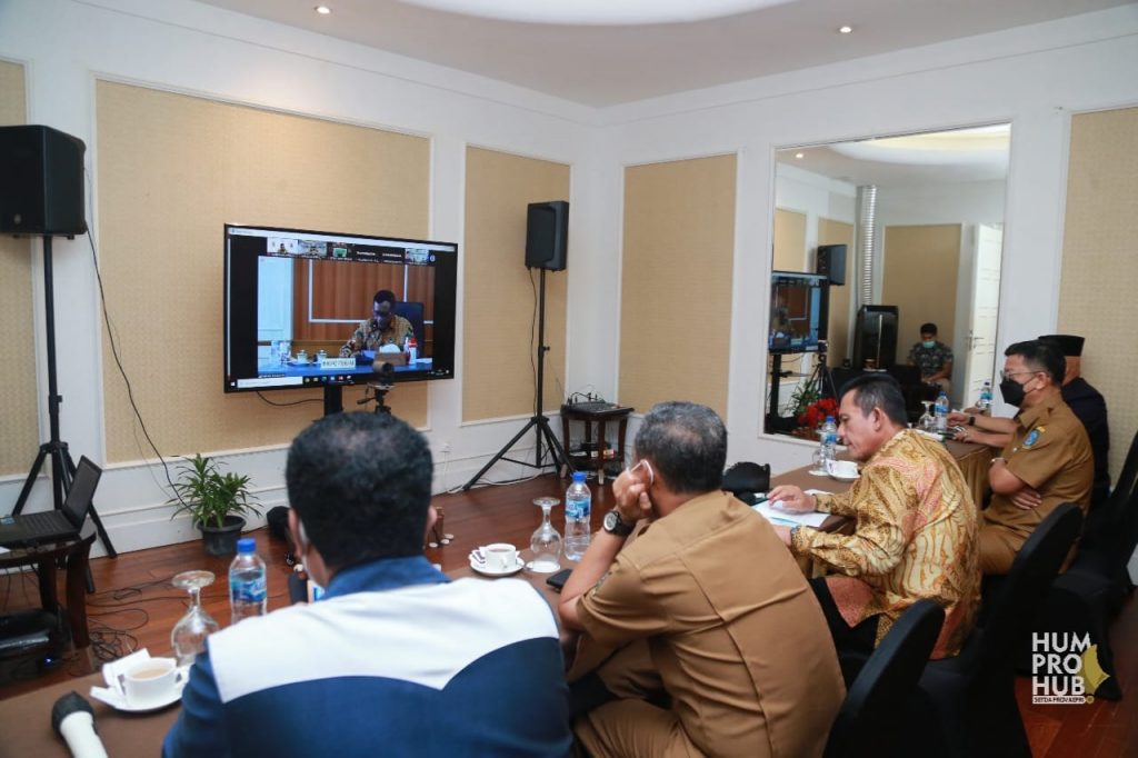 Video confrence yang dipimpin langsung oleh Menkopolhukam RI Mahfud MD membahas tentang penerapan UU No 11 tahun 2020 dan PP No 36 tahun 2021 tentang Kebijakan Penetapan Upah Minimum, Selasa 16 November 2021.