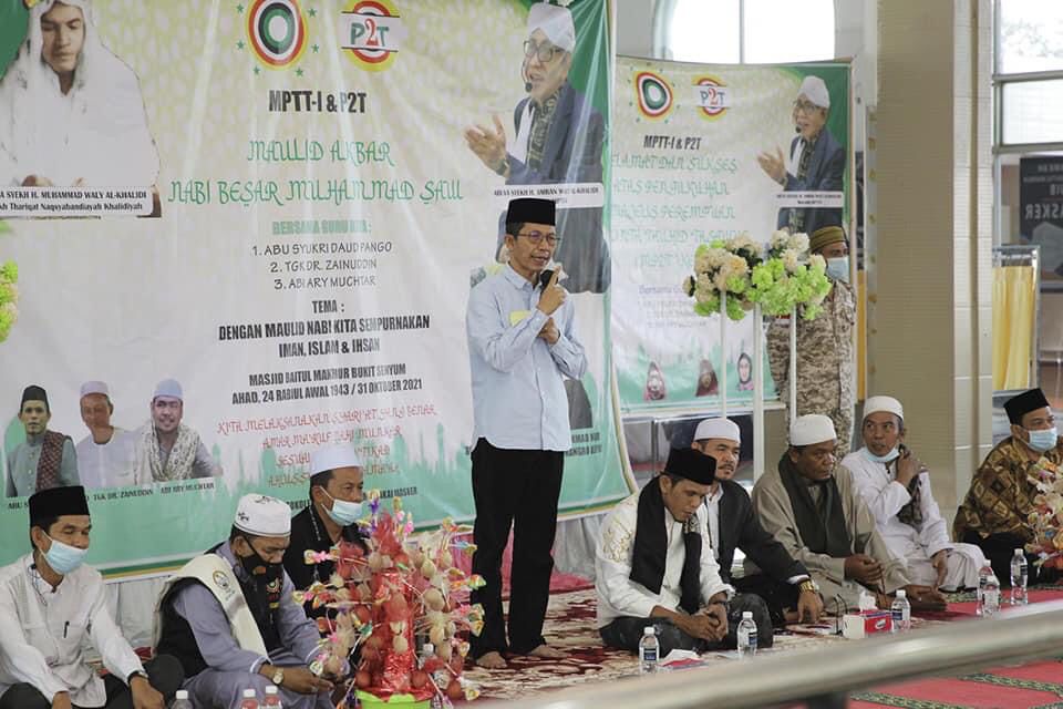 Wakil Wali Kota Batam, Amsakar Achmad menghadiri Peringatan Maulid Nabi di Masjid An-Nur Villa Pesona Asri.
