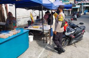 Polsek Lubuk Baja terus mengimbau warga untuk melaksanakan disiplin protokol kesehatan Covid-19.