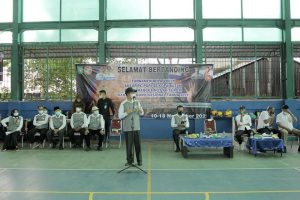 Wakil Wali Kota Batam, Amsakar Achmad, membuka turnamen voli antar PC PGRI se-Kota Batam, Rabu 10 November 2021.