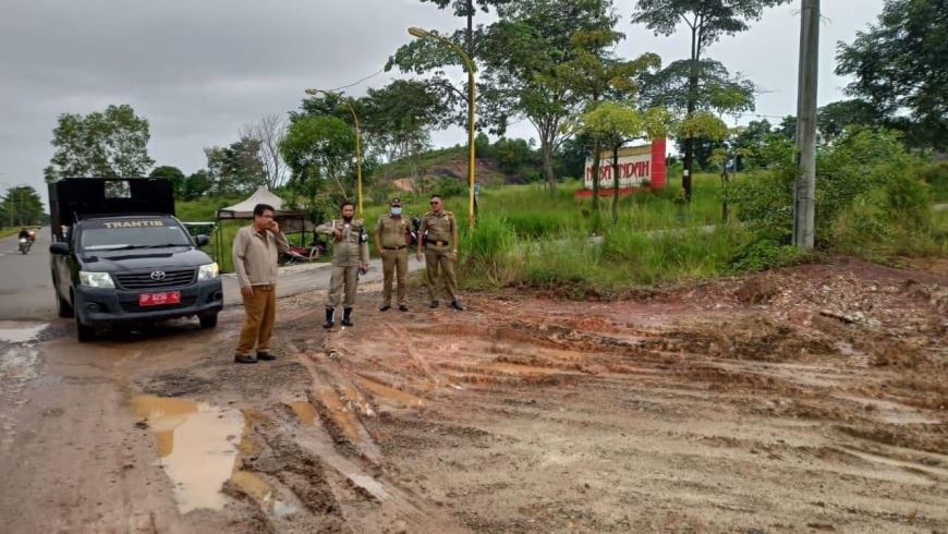 Aktivitas cut and fill menjadi penyebab banjir di depan Perumahan Nusa Indah, Kelurahan Mangsang.