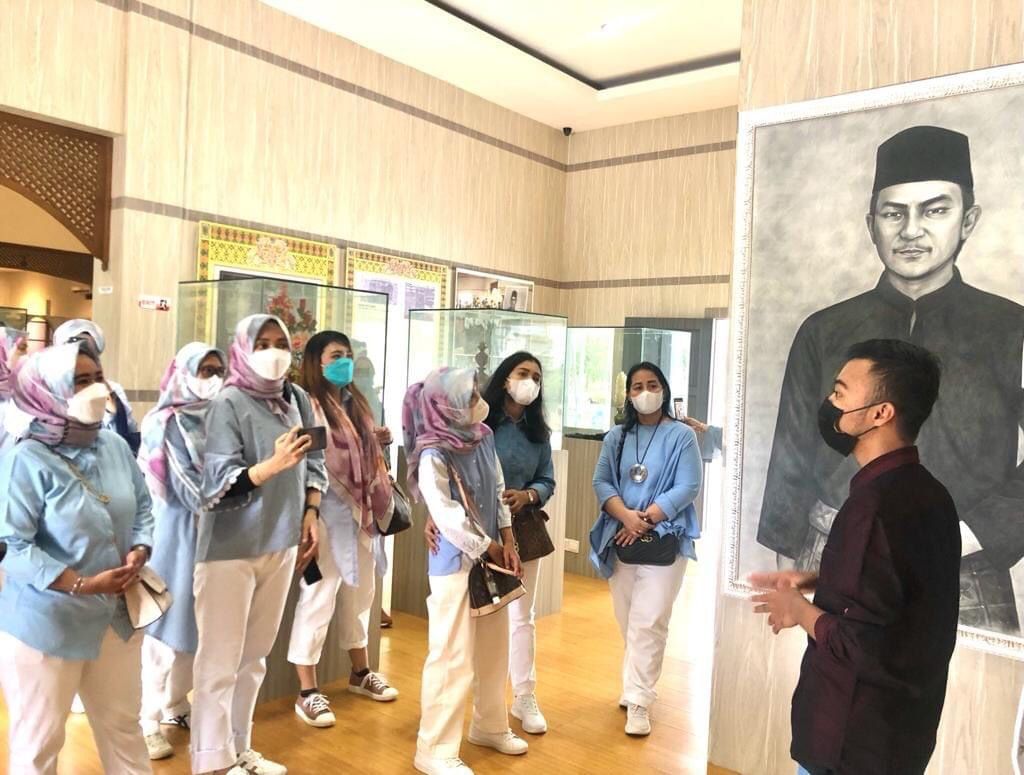 IWABRI Cabang Batam Center berkunjung ke Museum Batam Raja Ali Haji, Sabtu (13/11/2021).
