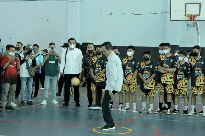 Wakil Wali Kota Batam, Amsakar Achmad membuka turnamen PSTI Cup Batam 2021 di GOR Raja Djafar, Tiban, Rabu 24 November 2021.