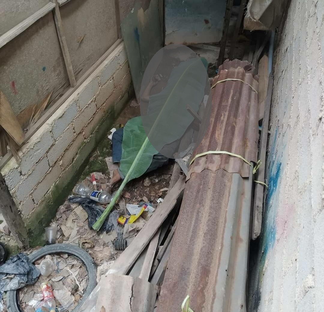 Penemuan mayat di rumah kosong depan Pasar Fanindo.