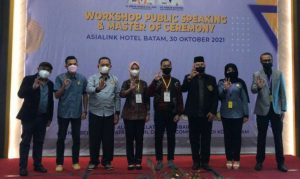 Syamsul Bahrum dan Buralimar membuka Workshop Public Speaking dan Master of Ceremony di Hotel Asialink, Batam, Sabtu (30/10/2021).