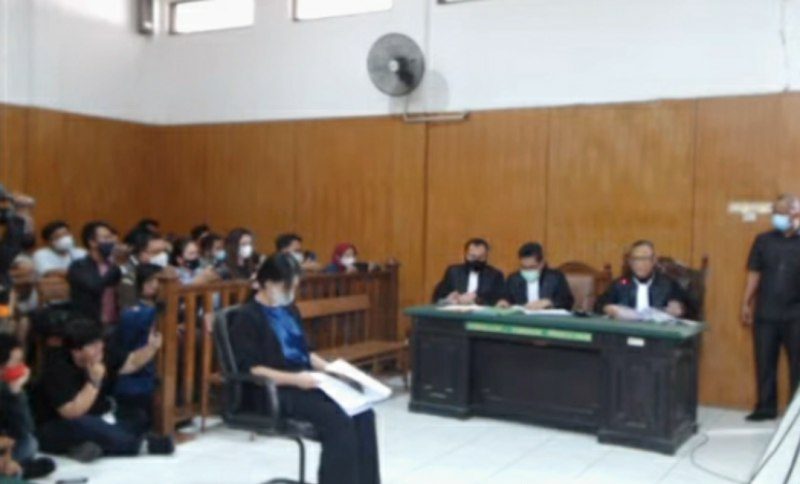 Istri Marahi Suami Mabuk