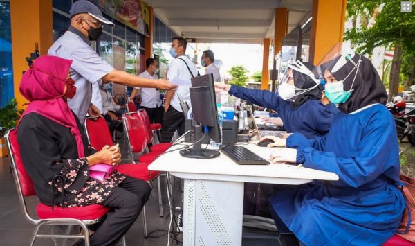 Layanan vaksinasi di salah satu sentra vaksinasi di Kota Tanjungpinang.