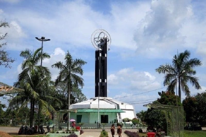 Tugu Khatulistiwa, Pontianak.