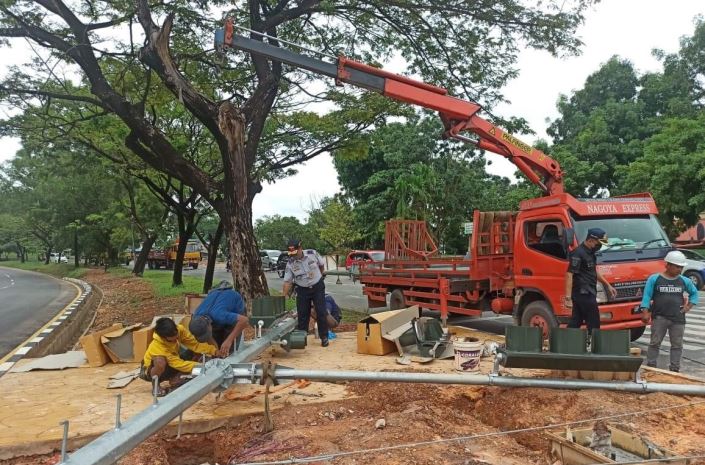 Dishub Kota Batam memasang lampu pengatur lalu lintas atau traffic light di sejumlah wilayah di Kecamatan Sagulung dan Batuaji.