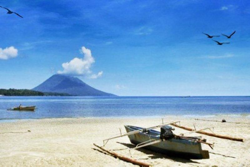 Pantai Malalayang, Manado.