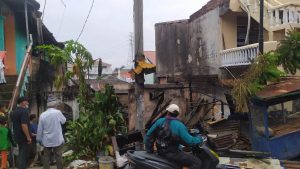 Kebakaran terjadi di Jalan Melati, Bengkong Indah Batam, Kepulauan Riau, Kamis 2 Desember 2021. Kebakaran terjadi di Jalan Melati, Bengkong Indah Batam, Kepulauan Riau, Kamis 2 Desember 2021.