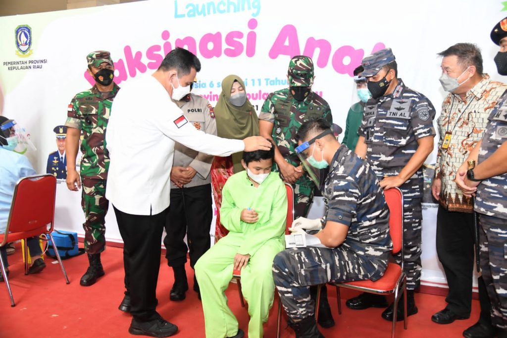 Gubernur Kepri Ansar Ahmad meluncurkan dimulainya vaksinasi anak di Kepri.