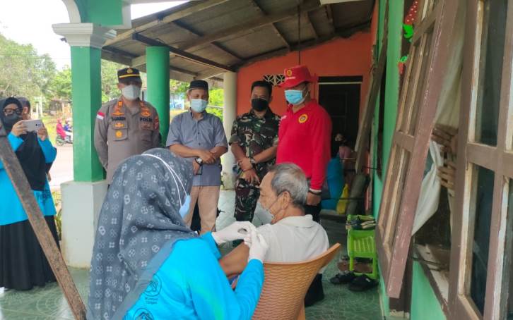 BINDA Kepri melakukan vaksinasi dari rumah ke rumah guna mempercepat vaksinasi di Kepri.