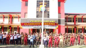 Polresta Barelang menggelar olahraga bersama TNI di Lapangan Apel Mapolresta Barelang, Rabu 1 Desember 2021.