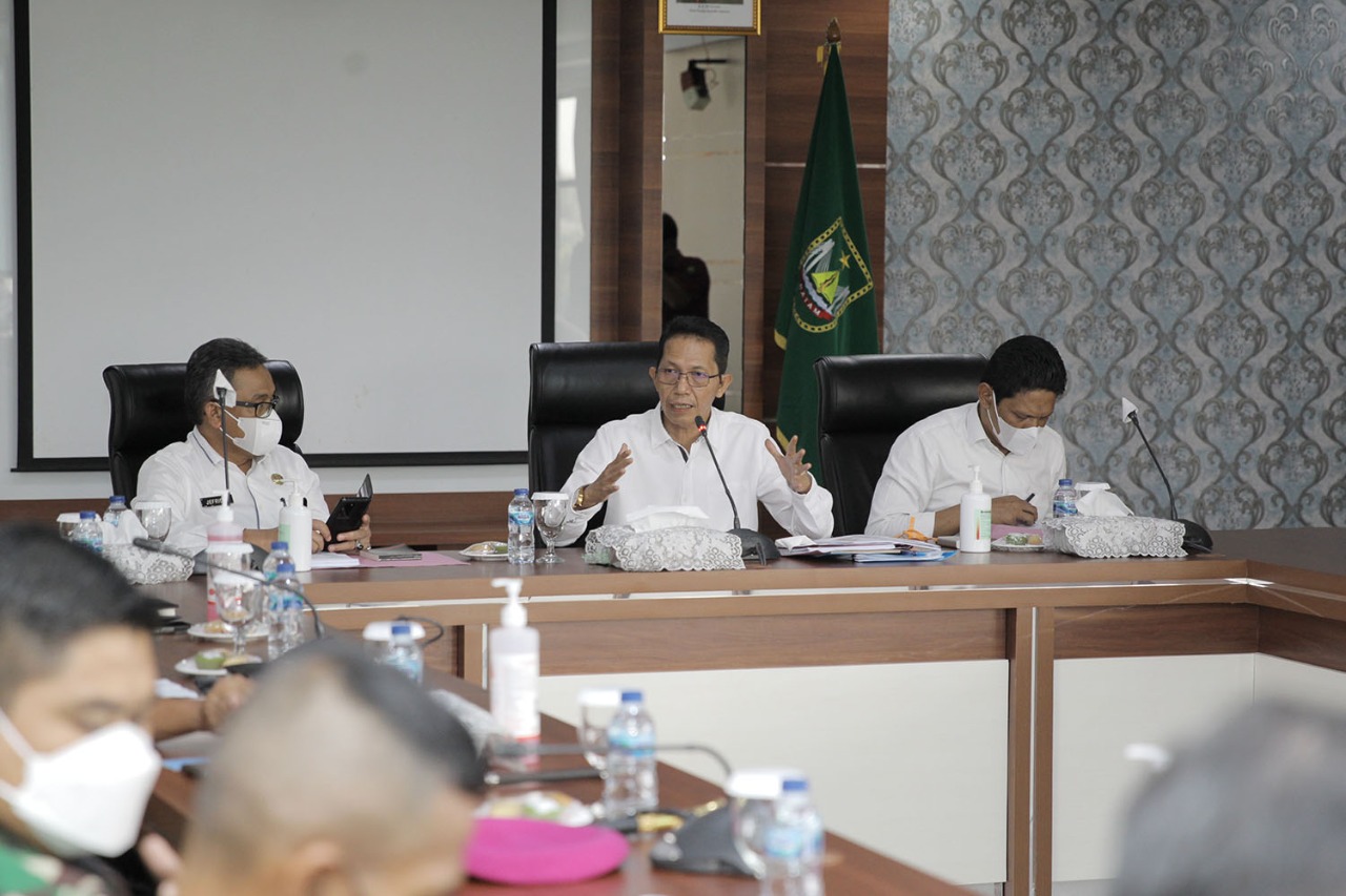 Wakil Wali Kota Batam, Amsakar Achmad memimpin rapat Forkompinda