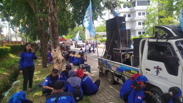 Demo buruh Kepri