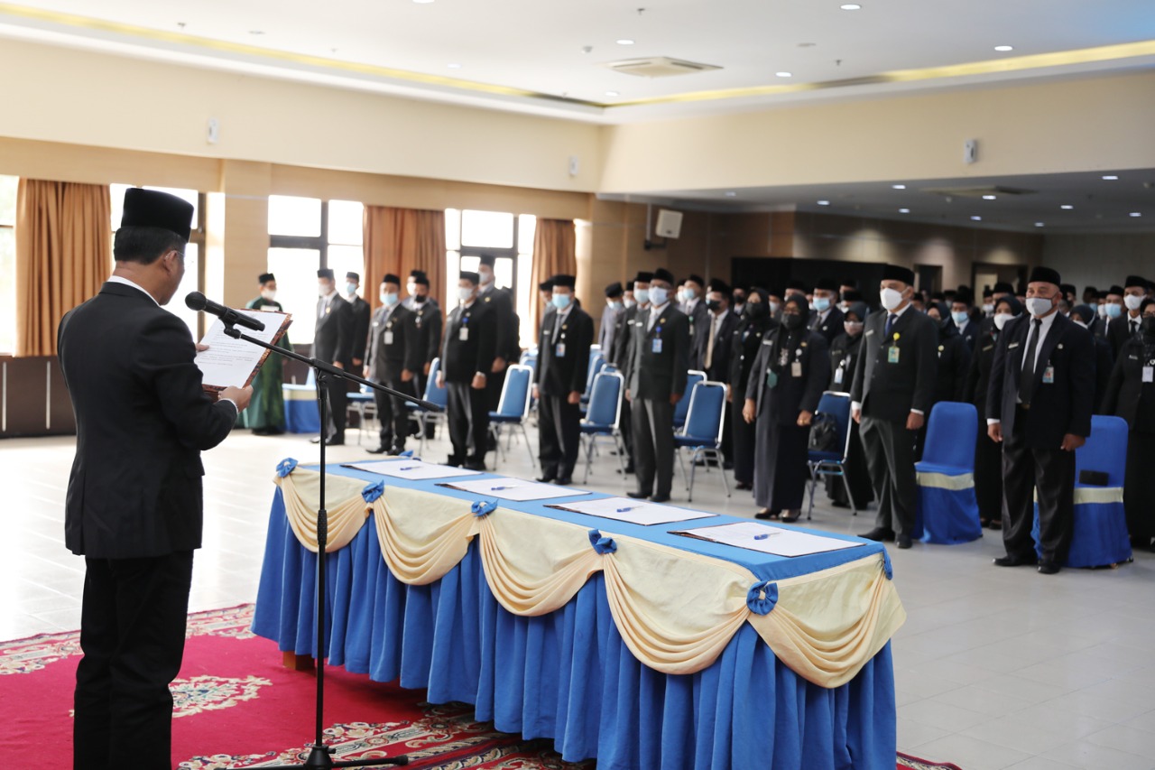 Wali Kota Batam, Muhammad Rudi melantik Kepala Sekolah dan Pengawas Sekolah