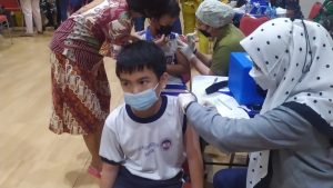 Cara agar anak tak takut divaksin Cara agar anak tak takut divaksin