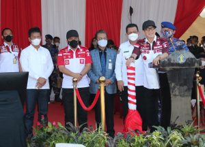 Menteri Hukum dan Hak Asasi Manusia (Menkum HAM) Yasonna H Laoly memimpin langsung Apel Penegakan Hukum Keimigrasian dalam Rangka Hari Bhakti Imigrasi ke-72 di Batam