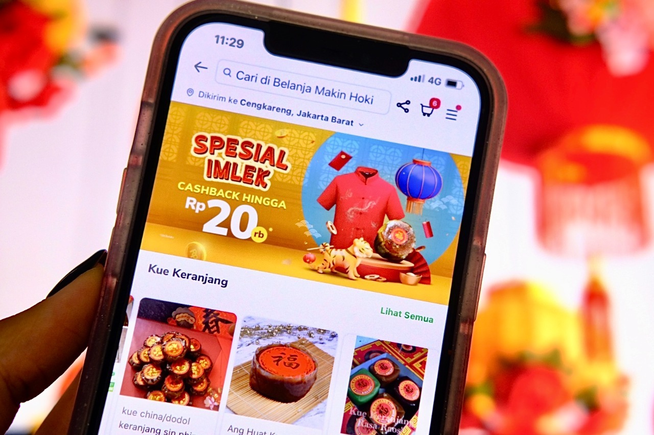 Produk seperti parsel serta amplop angpao menjadi beberapa produk favorit masyarakat menjelang Imlek tahun ini. Tokopedia mencatatkan kenaikan transaksi produk parsel dan amplop angpao hampir 3x lipat pada Januari 2022.