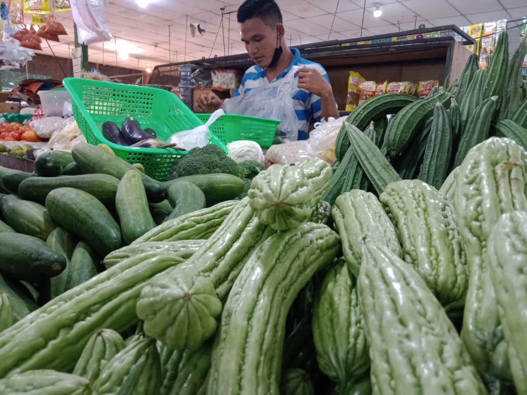 Salah satu pedagang di Pasar Mustafa Plaza Batam Center. FOTO/Romadi