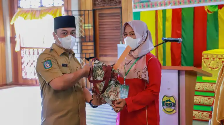 Tudung Manto Lingga