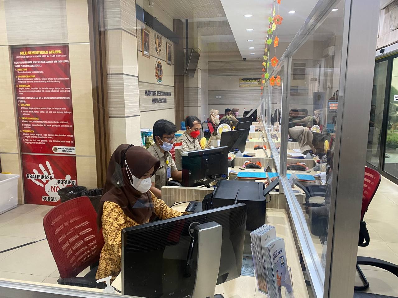 Badan Penyelenggara Jaminan Sosial (BPJS) Kesehatan menempatkan petugas di kantor Badan Pertanahan Nasional (BPN). Foto : Dokumentasi BPJS Kesehatan