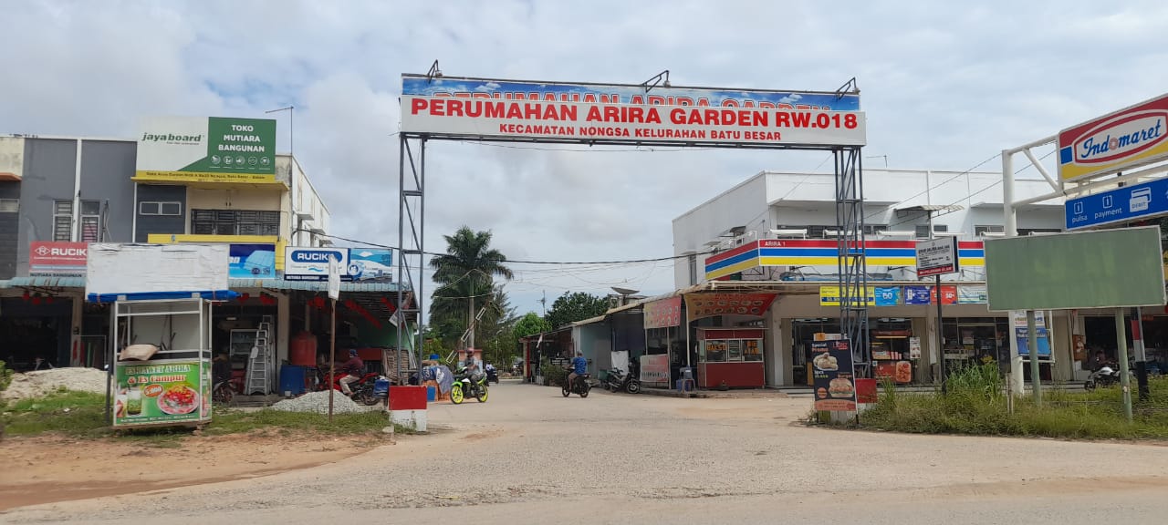 Gerbang Perumahan Arira Garden Batu Besar Nongsa, sebanyak 371 rumah masuk kawasan hutan lindung.