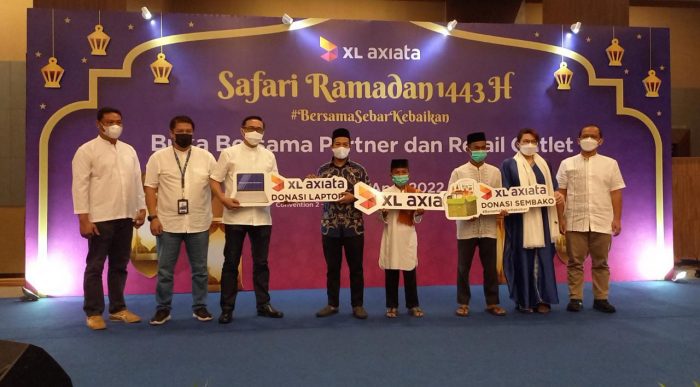 XL Axiata Donasi Laptop