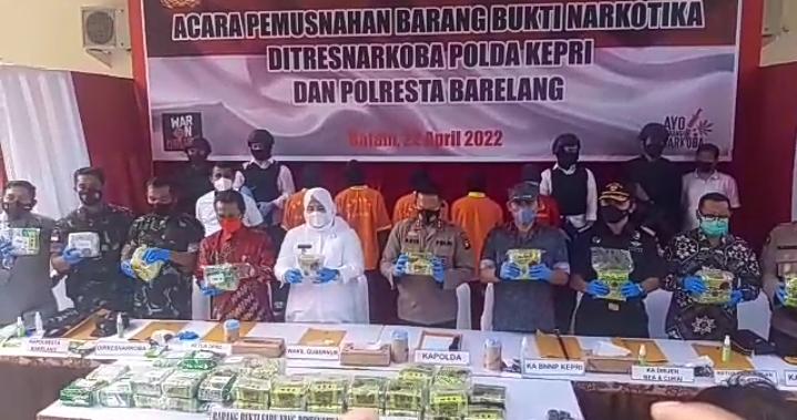 Polda Kepri musnahkan sabu