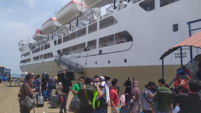 Arus mudik pelabuhan Batam