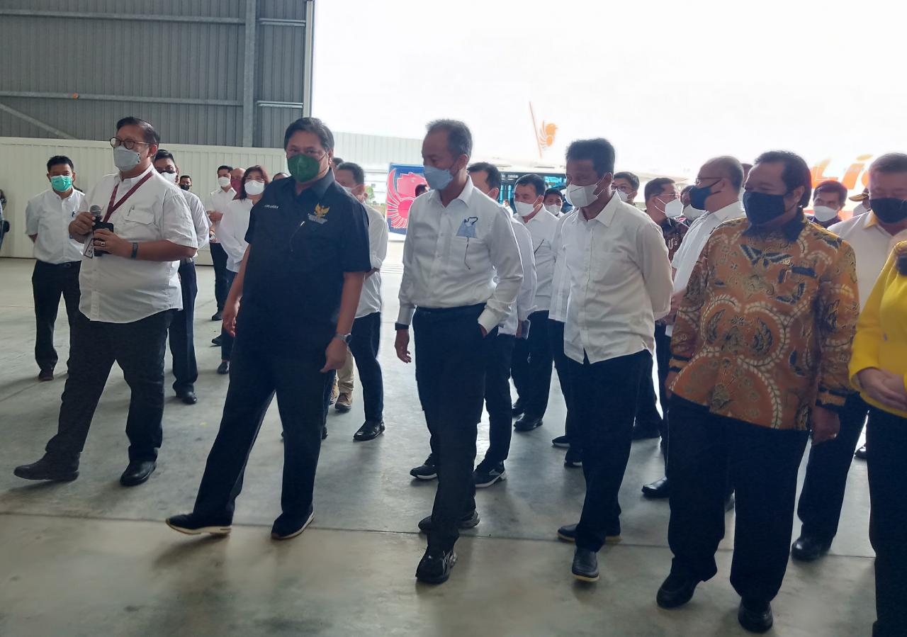 Wali Kota Batam, Muhammad Rudi menyambut langsun kedatangan Menteri Koordinator Bidang Perekonomian, Airlangga Hartarto di Kota Batam.
