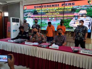Modus pecah kaca mobil