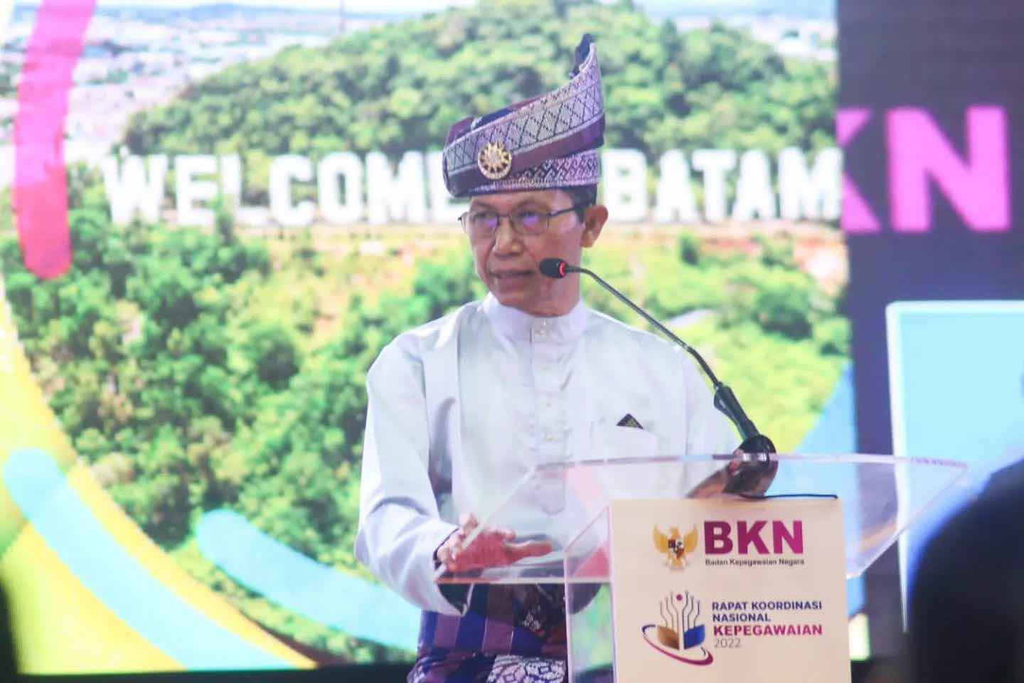 Asman Abnur komisi berapa