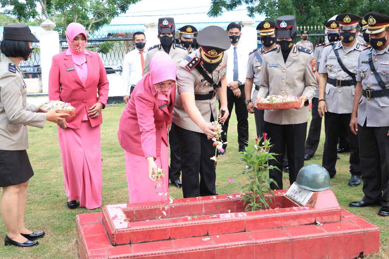 Ziarah Makam Pahlawan