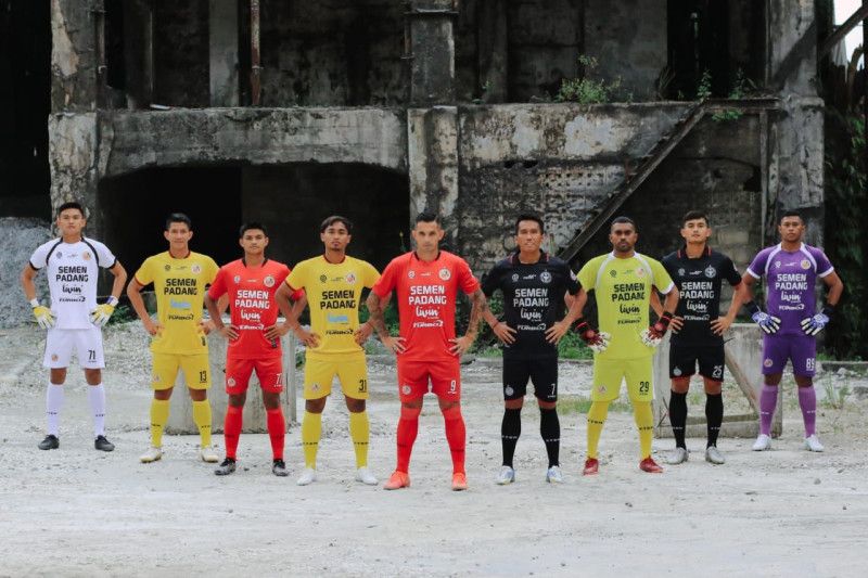 Kostum baru Semen Padang