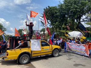 Unjuk rasa buruh di Batam