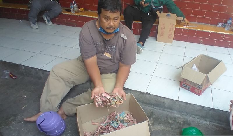 Uang dimakan rayap